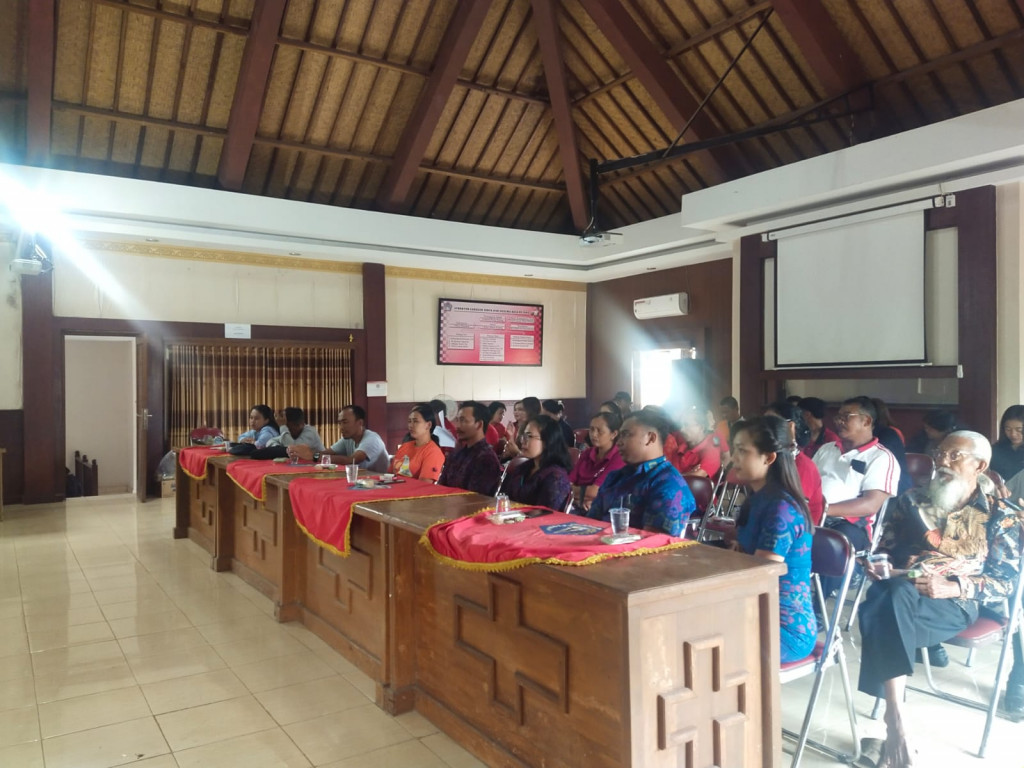Kenal Pamit Perangkat Desa dan Staf Desa Kantor Desa Petang
